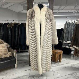 NOR FOX - CHEVRON BODY W/ WHITE FOX TUXEDO SLEEVES - WAS 6995, NOW 1895 SIZE M